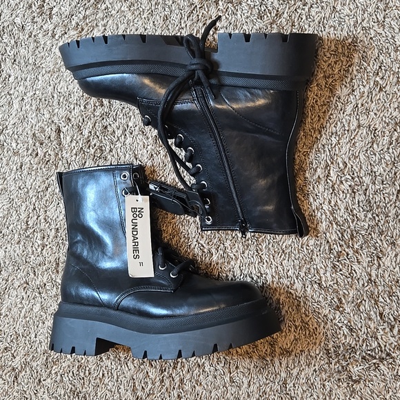 No Boundaries Shoes - Memory Foam Size 11 Black Combat Boots Shoes